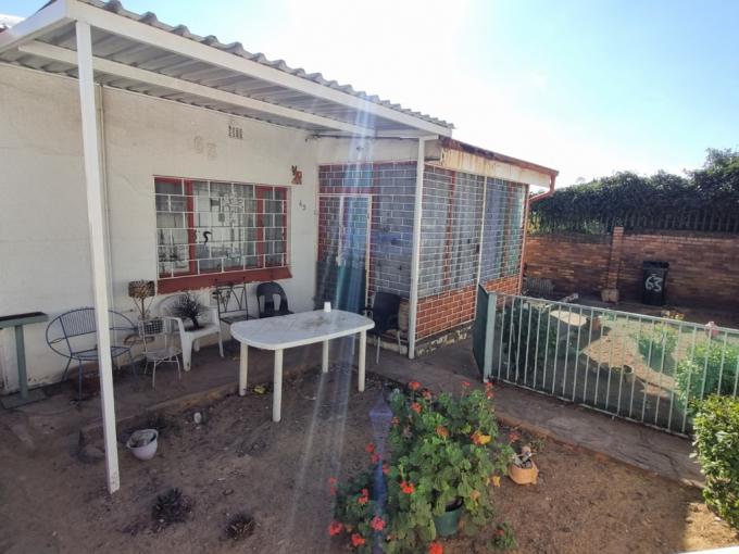 3 Bedroom House for Sale For Sale in Rosettenville - MR718236