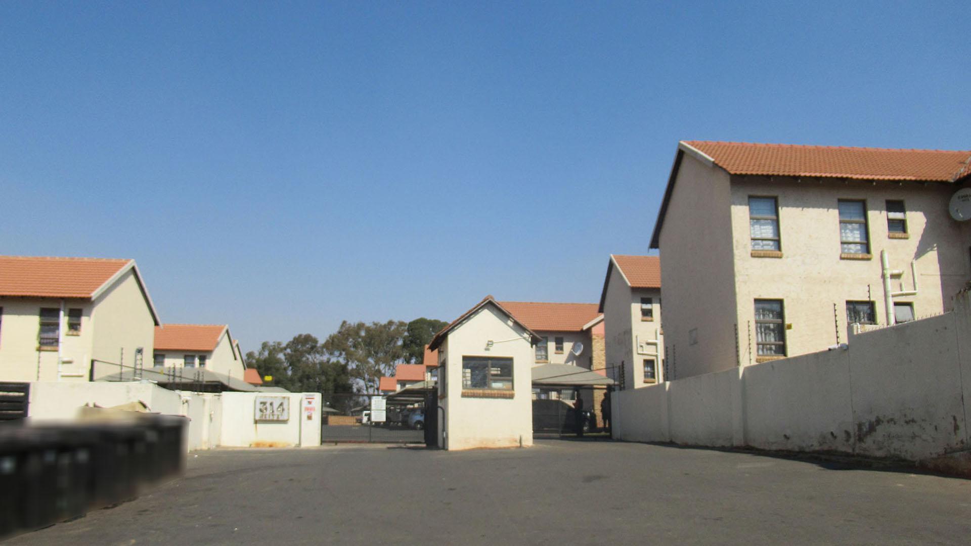 Front View of property in Princess A.H.