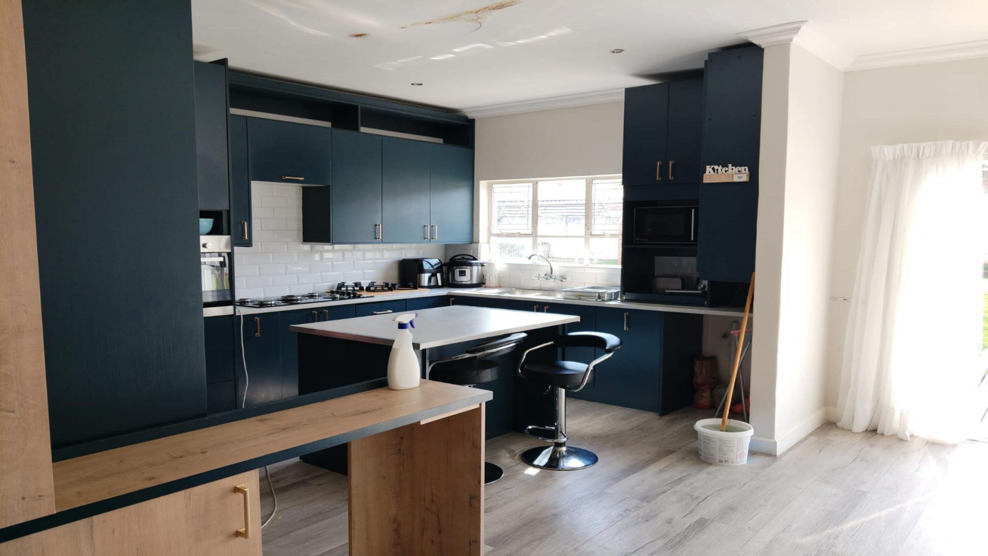 Kitchen of property in Queenstown