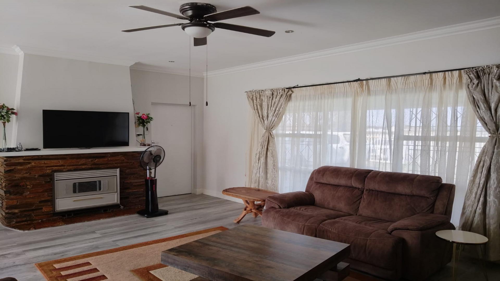 Lounges of property in Queenstown