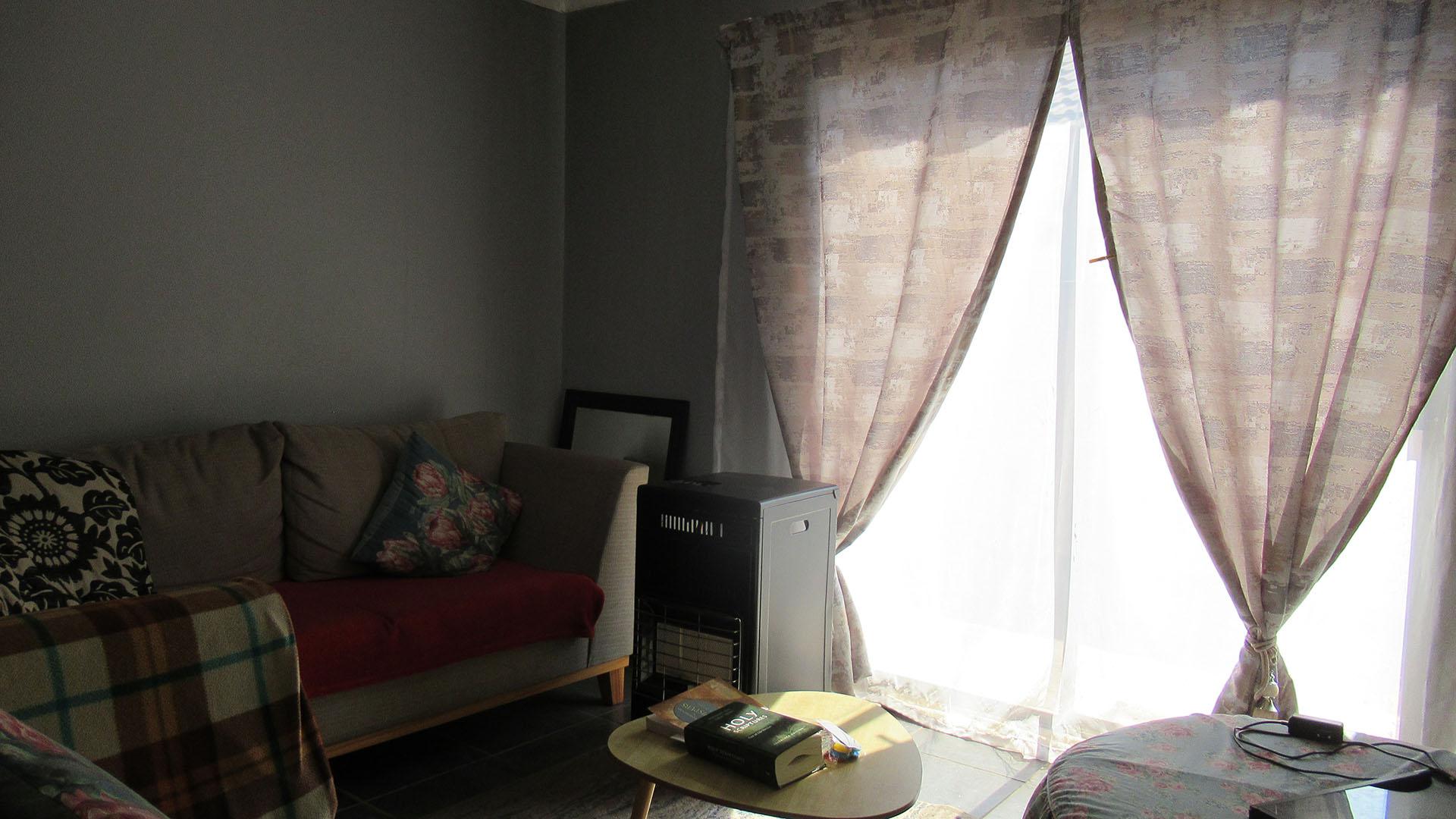Lounges - 13 square meters of property in Watervalspruit (Vaal)