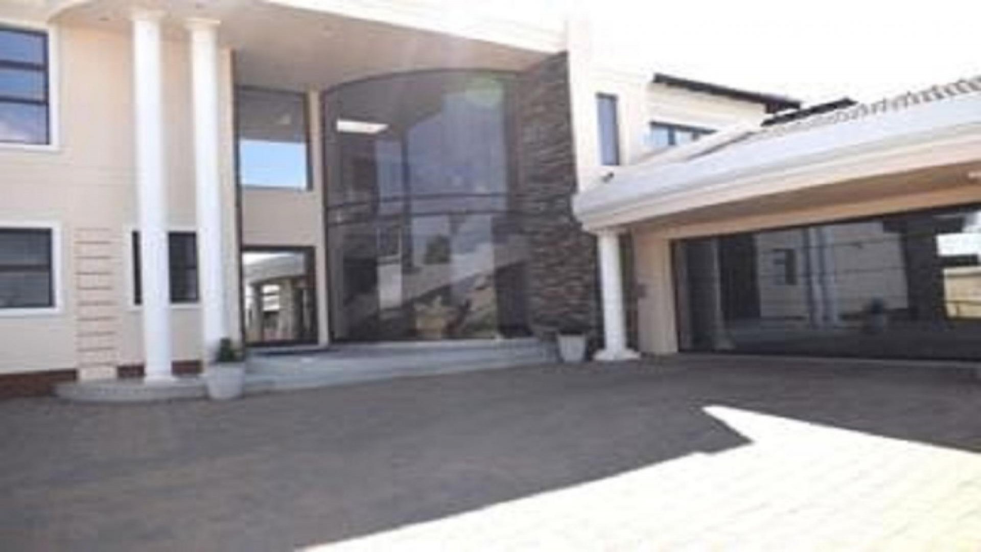 Garage of property in Helderwyk Estate