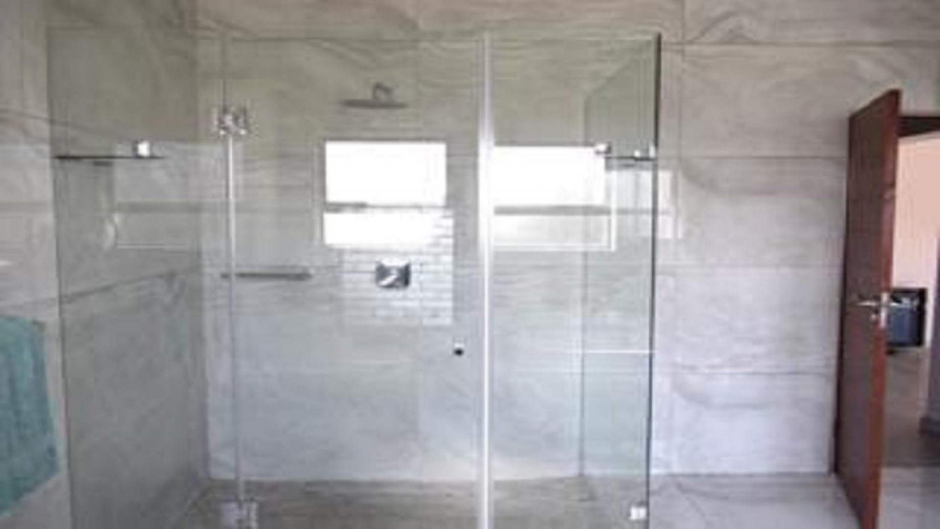 Bathroom 1 of property in Helderwyk Estate