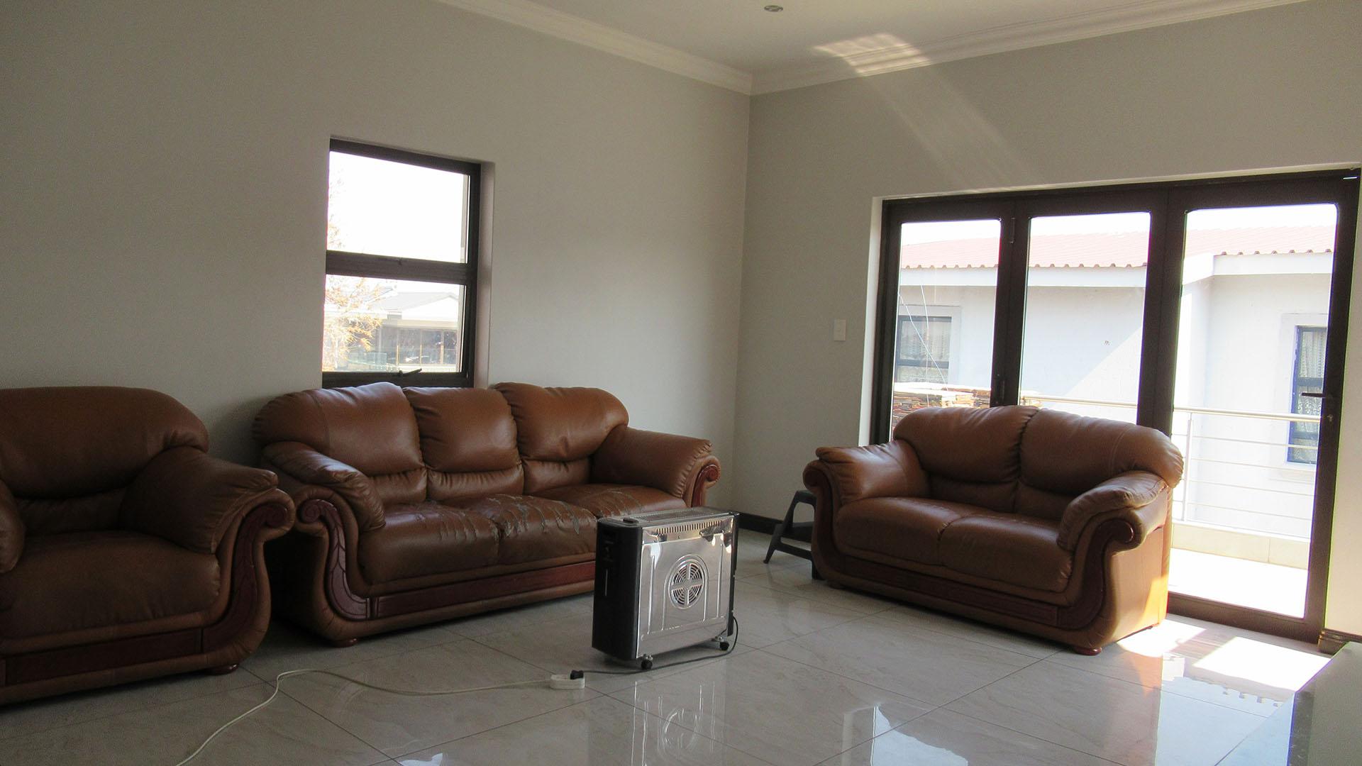 Lounges - 73 square meters of property in Helderwyk Estate