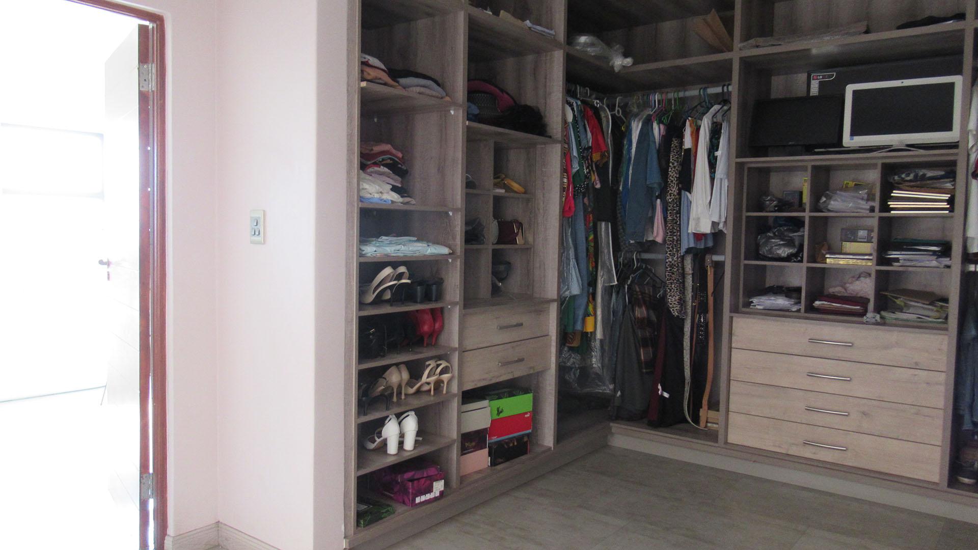 Main Bedroom - 46 square meters of property in Helderwyk Estate