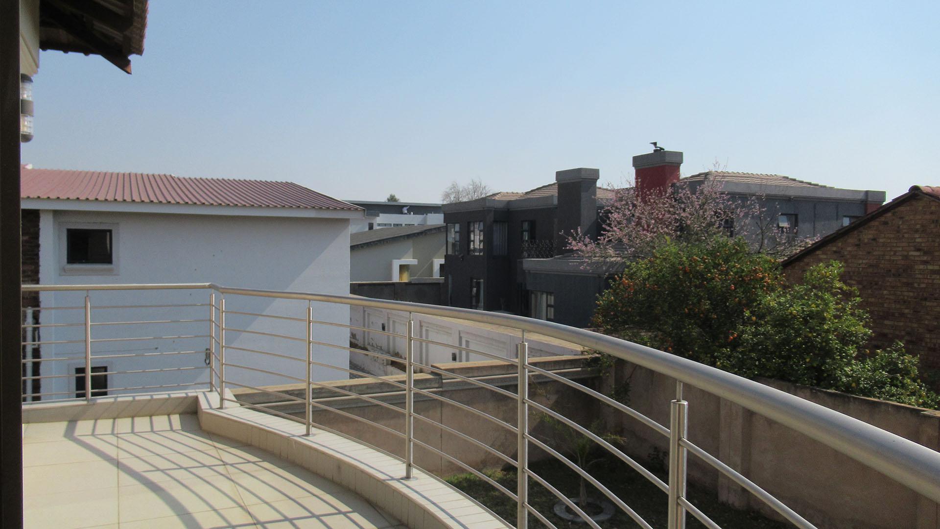 Balcony - 36 square meters of property in Helderwyk Estate