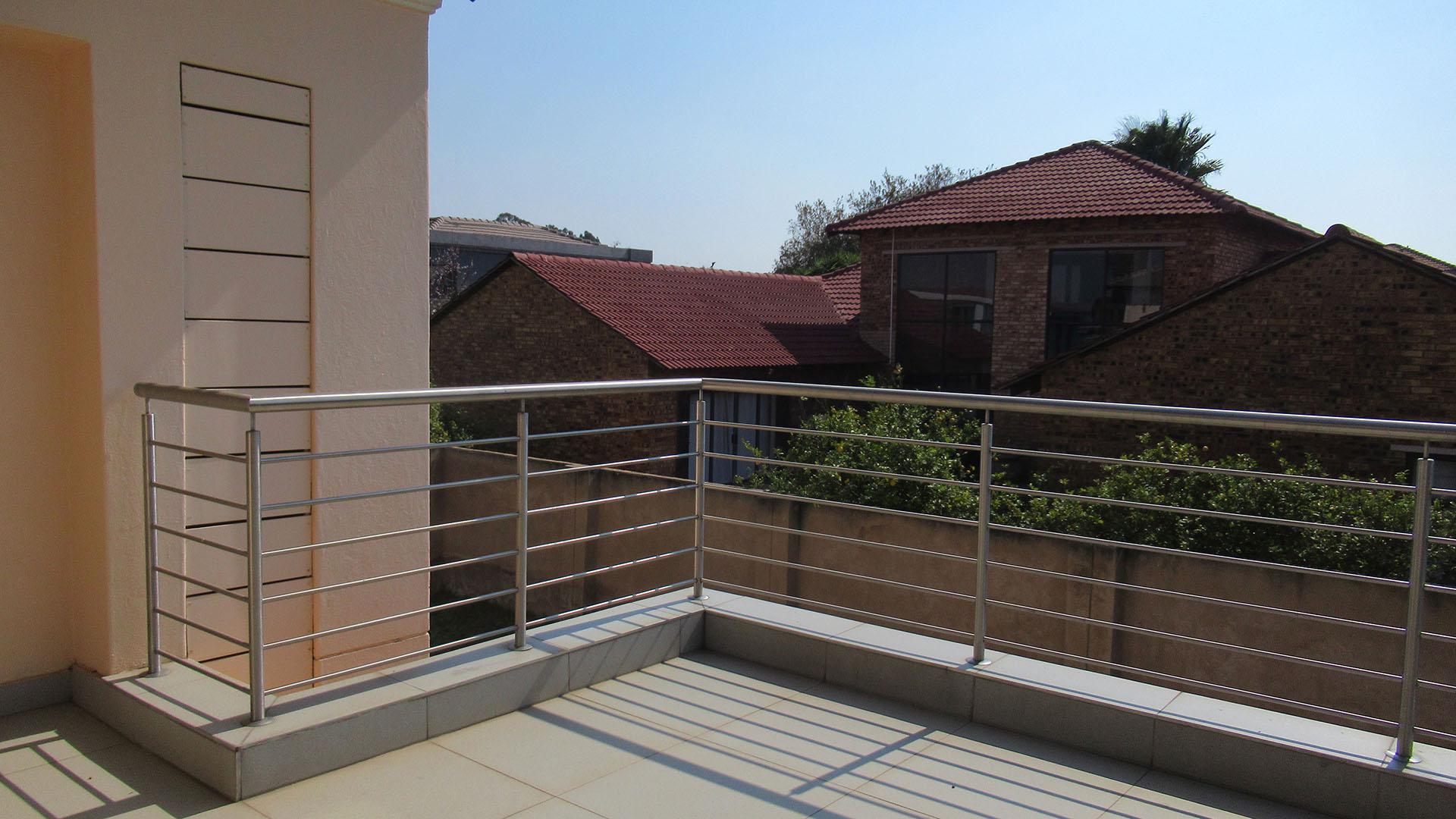 Balcony - 36 square meters of property in Helderwyk Estate