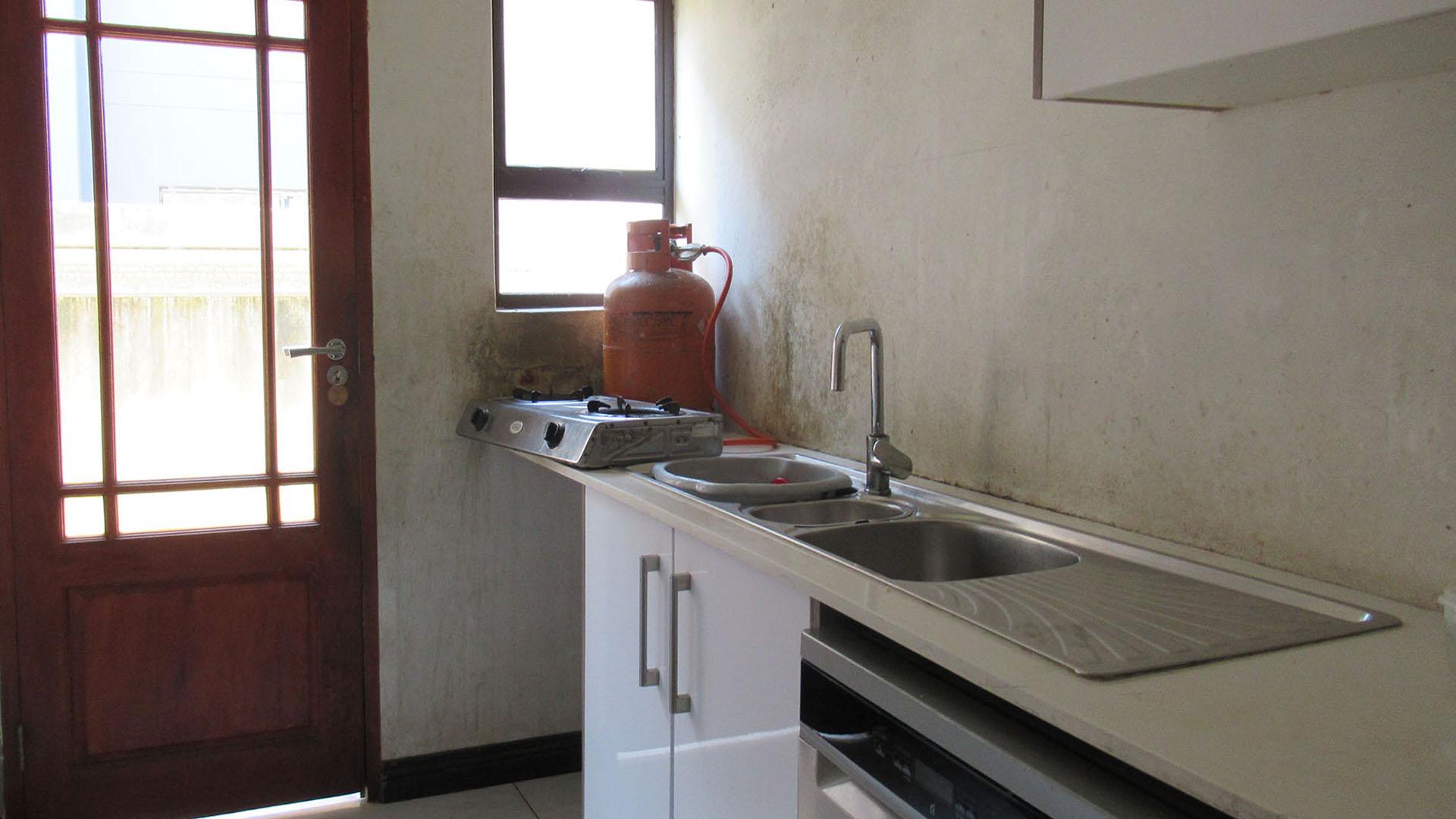Kitchen - 54 square meters of property in Helderwyk Estate