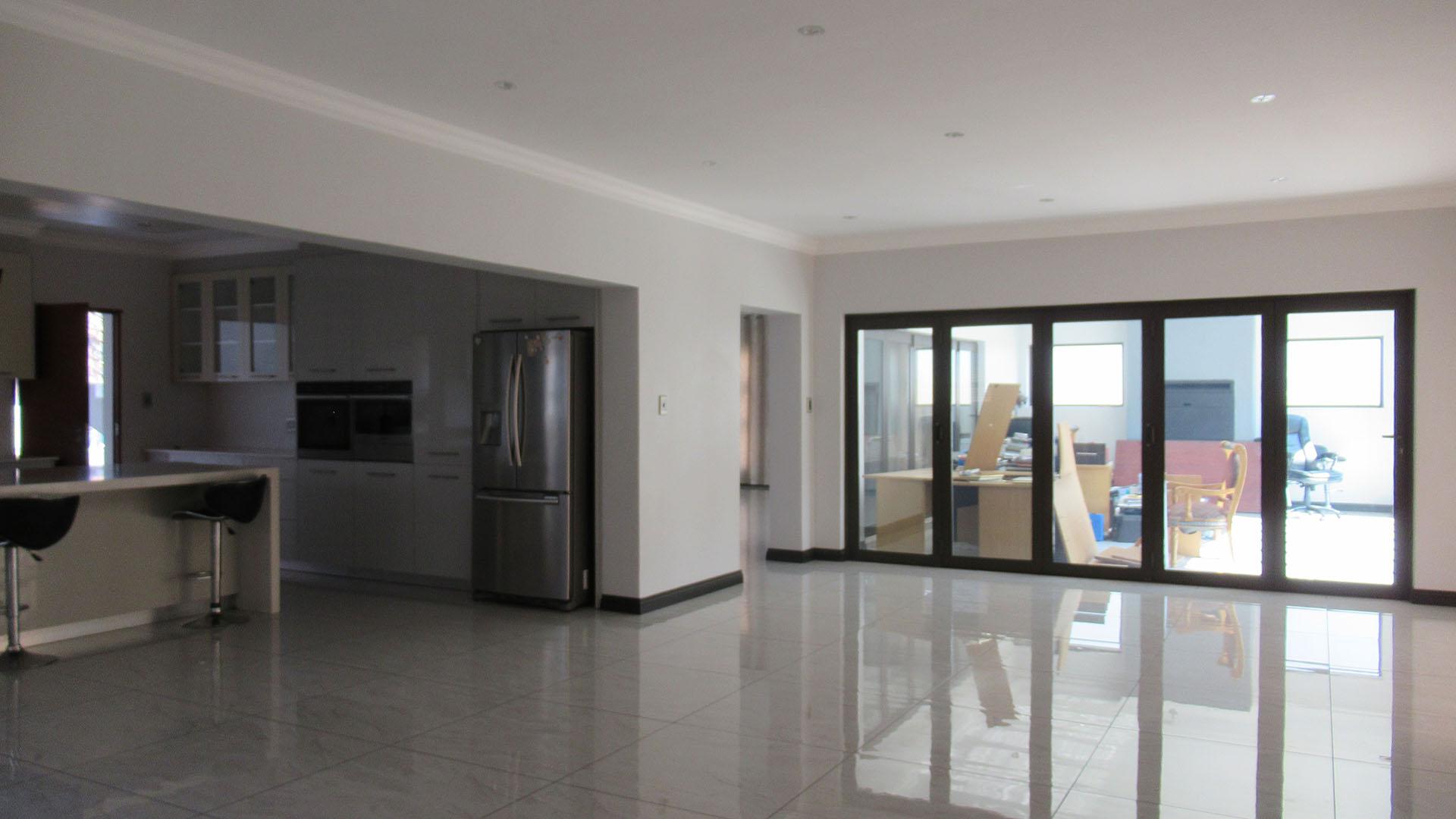 Dining Room - 59 square meters of property in Helderwyk Estate