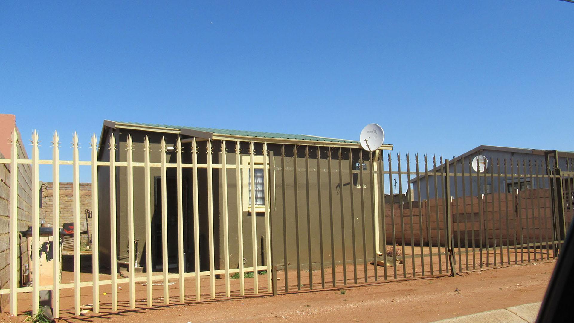 Front View of property in Protea Glen