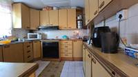 Kitchen of property in Bayview