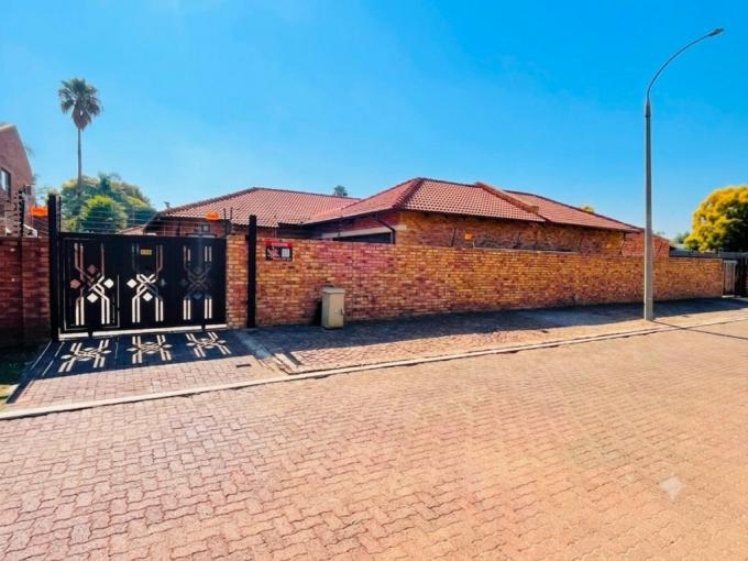 12 Bedroom Simplex for Sale For Sale in Boksburg - MR718302