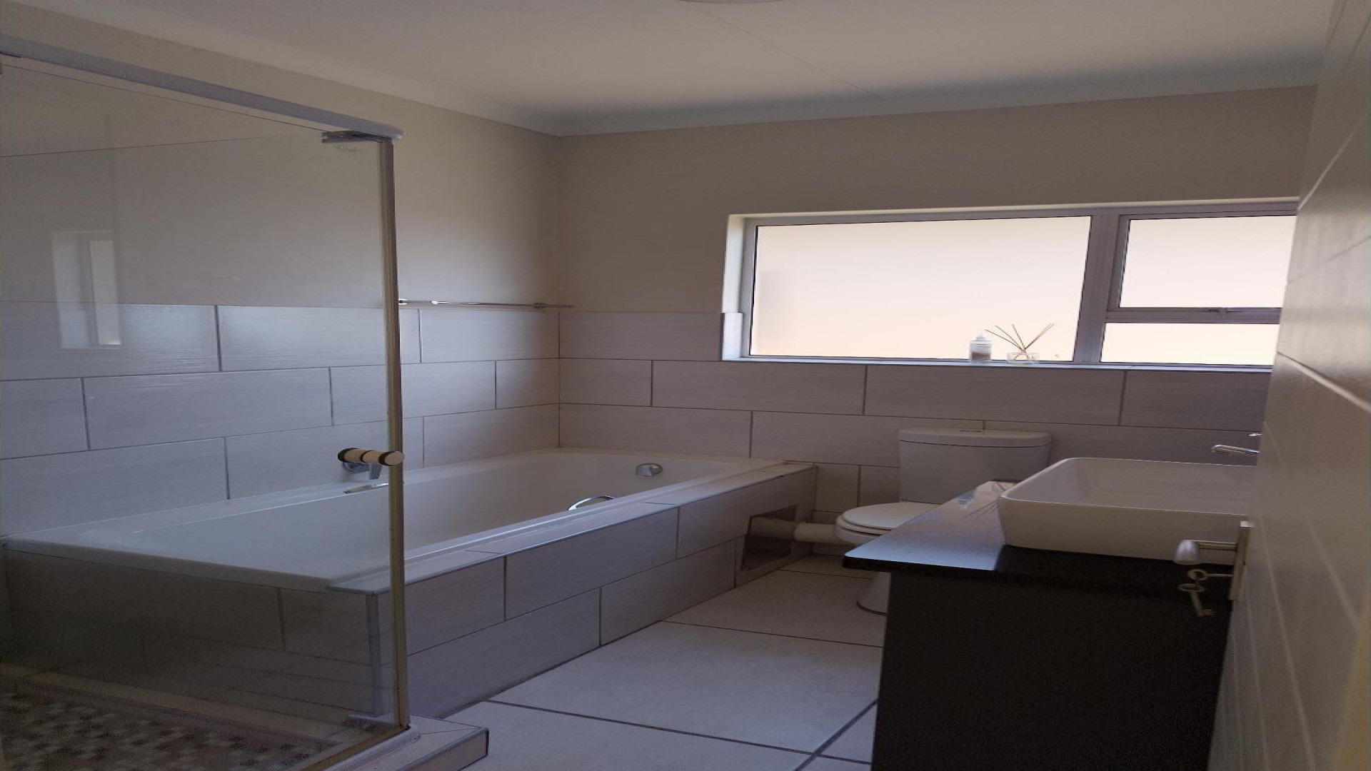 Bathroom 2 of property in North Riding A.H.