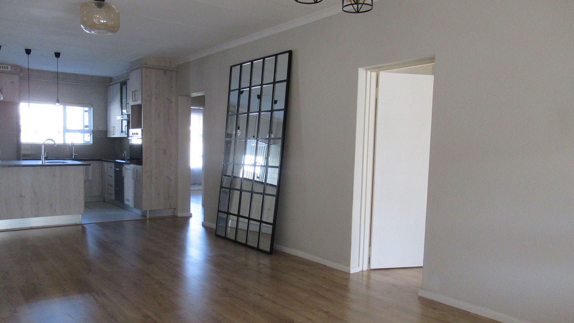 Lounges - 42 square meters of property in North Riding A.H.
