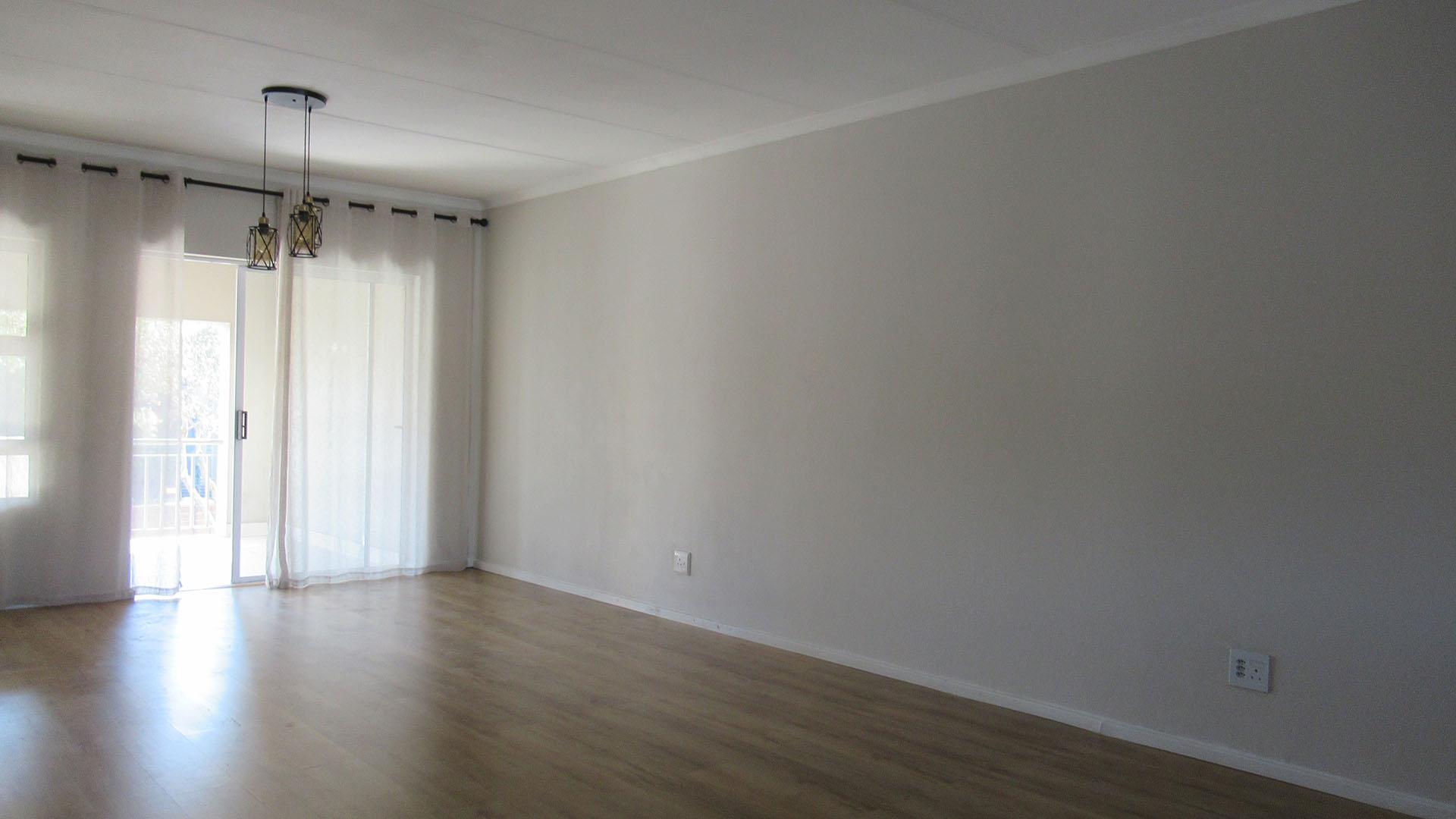 Lounges - 42 square meters of property in North Riding A.H.