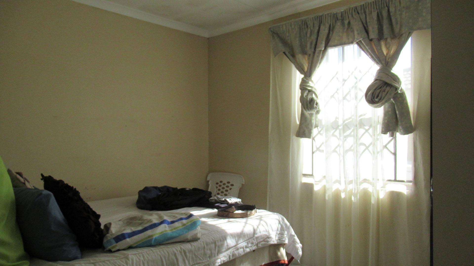 Bed Room 2 - 12 square meters of property in Lufhereng