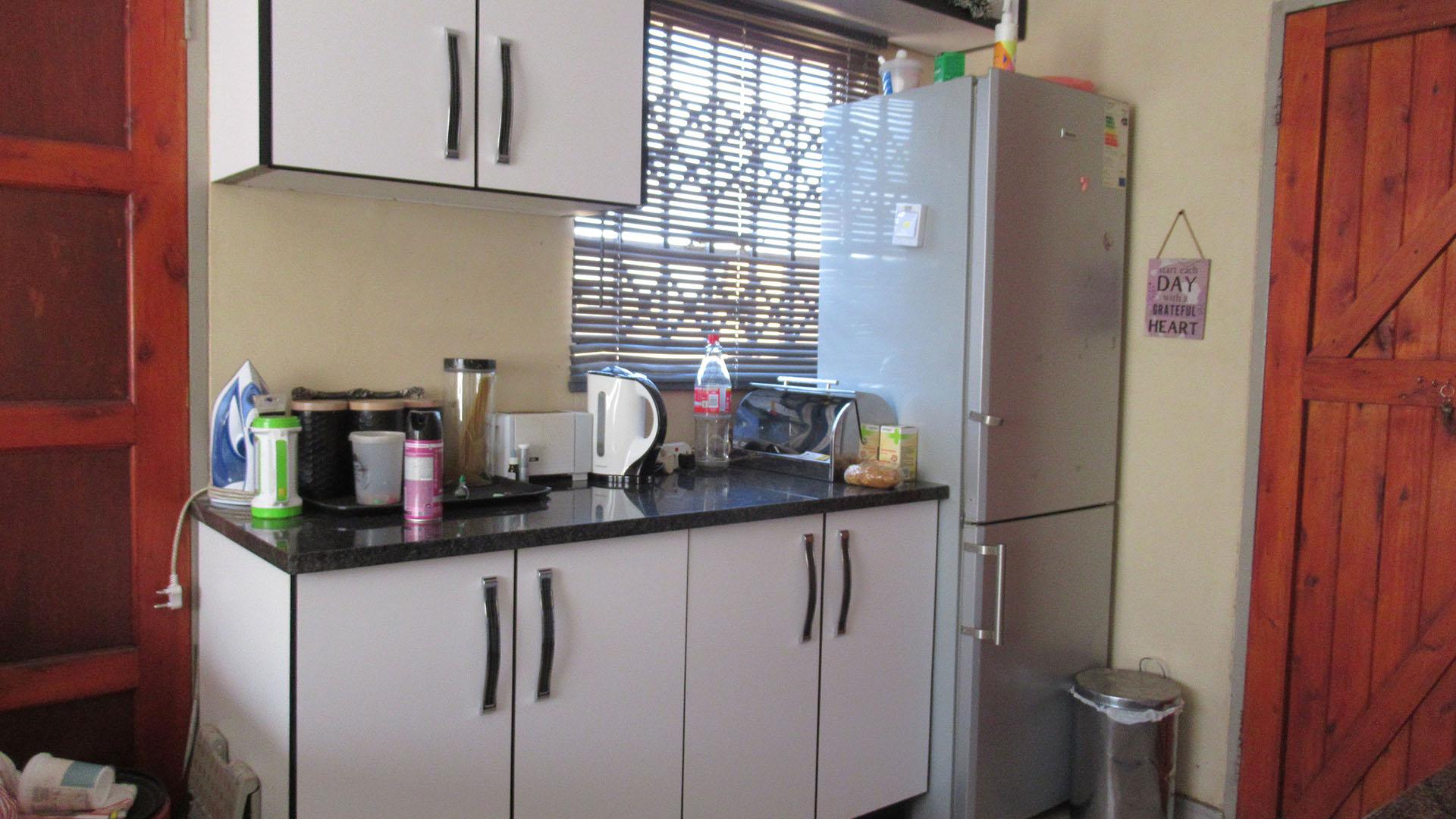 Kitchen - 6 square meters of property in Lufhereng