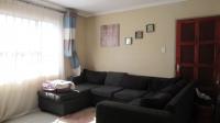 Lounges - 17 square meters of property in Lufhereng