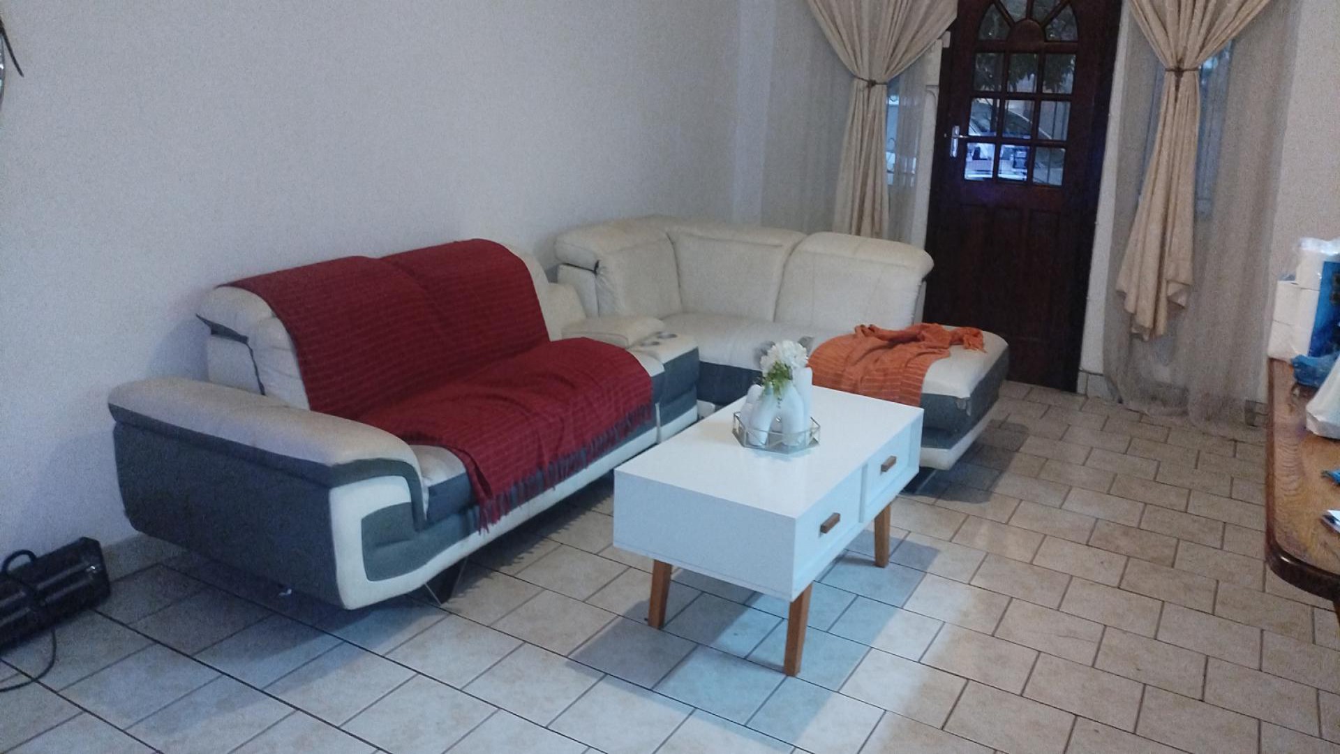 Lounges of property in Pietermaritzburg (KZN)