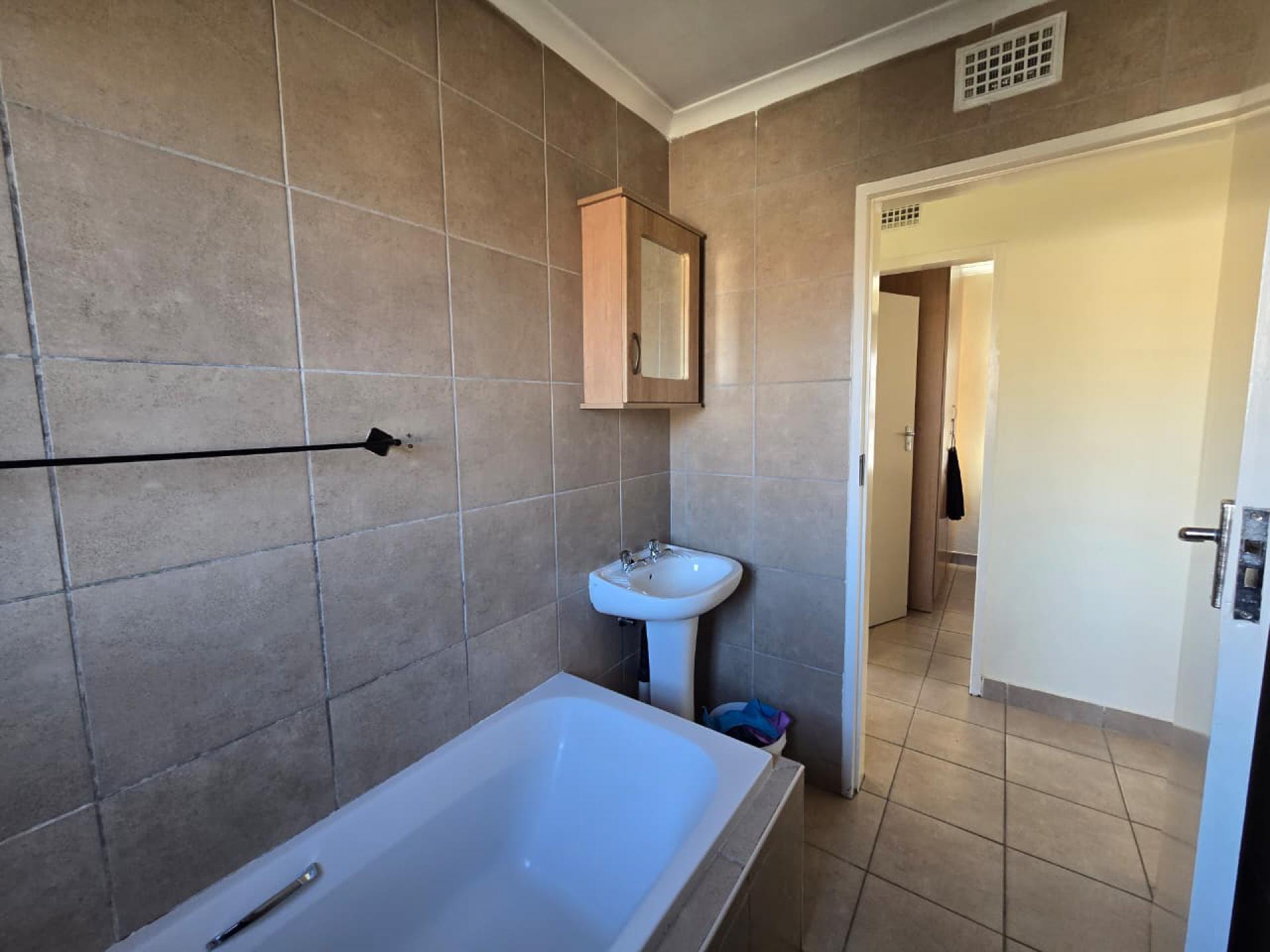  of property in Olievenhoutbos