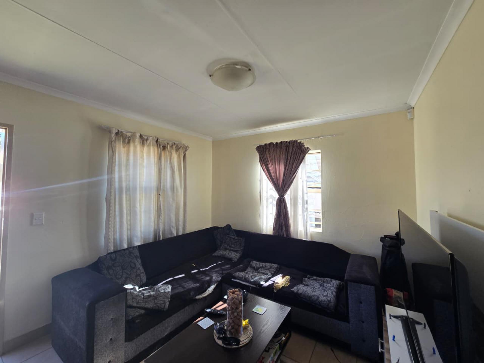  of property in Olievenhoutbos