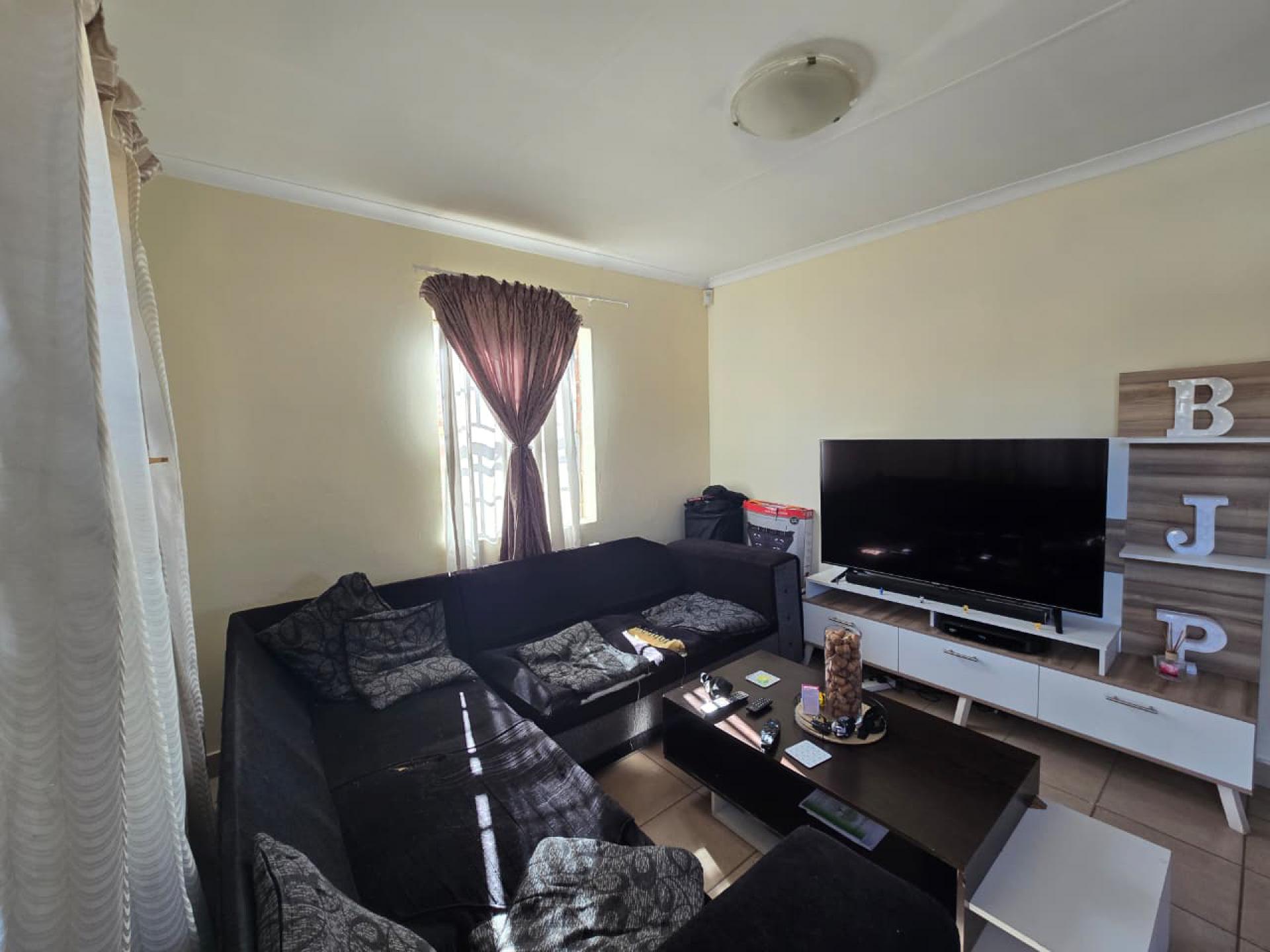  of property in Olievenhoutbos