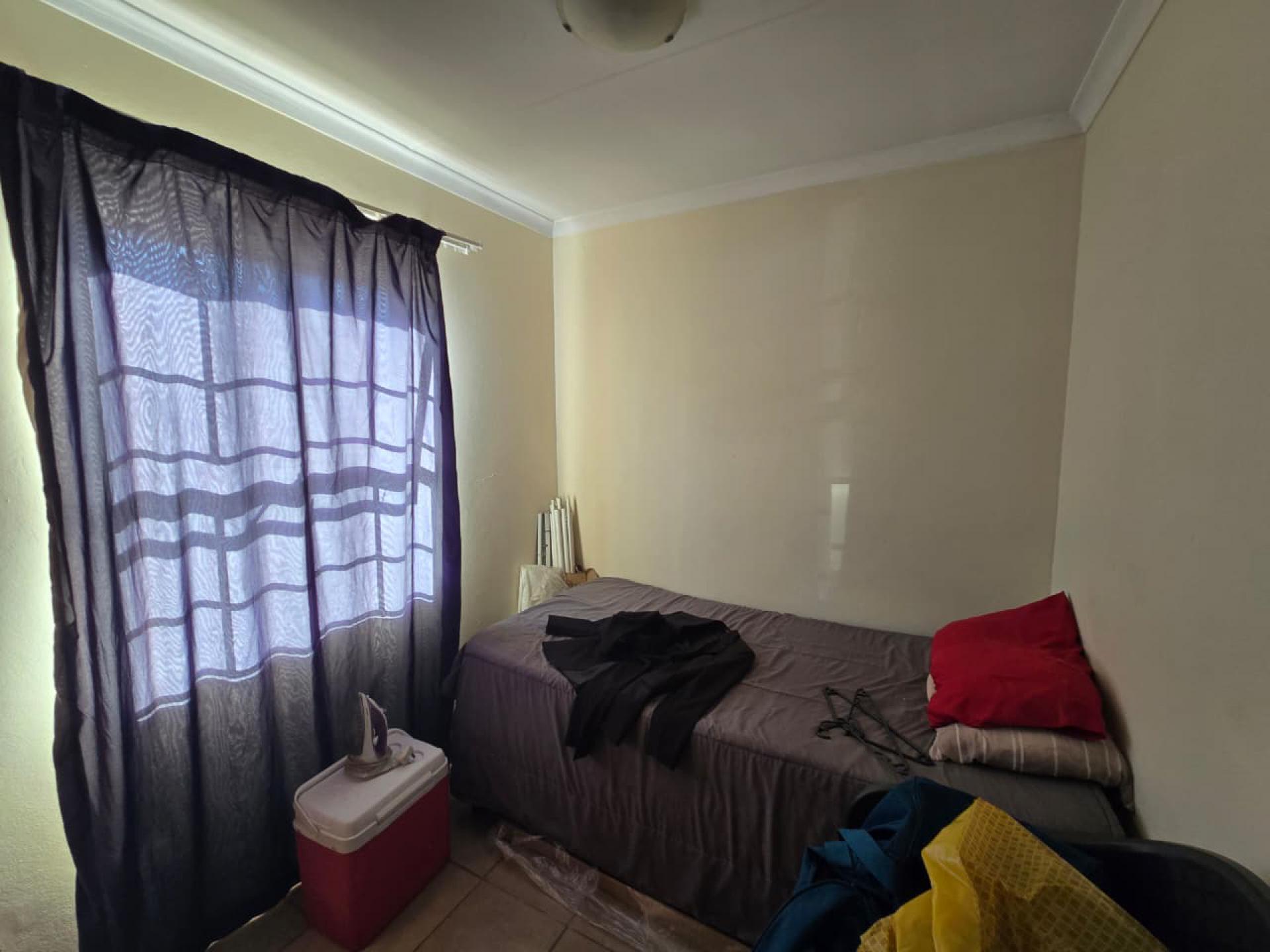  of property in Olievenhoutbos