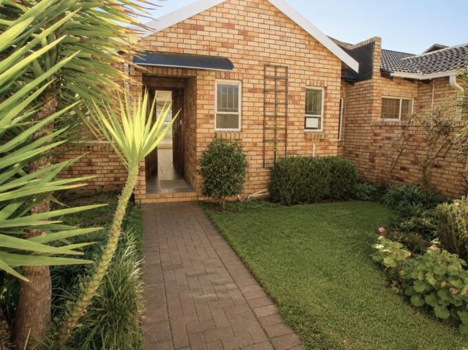 3 Bedroom Simplex for Sale For Sale in Hospitaalpark - MR718393