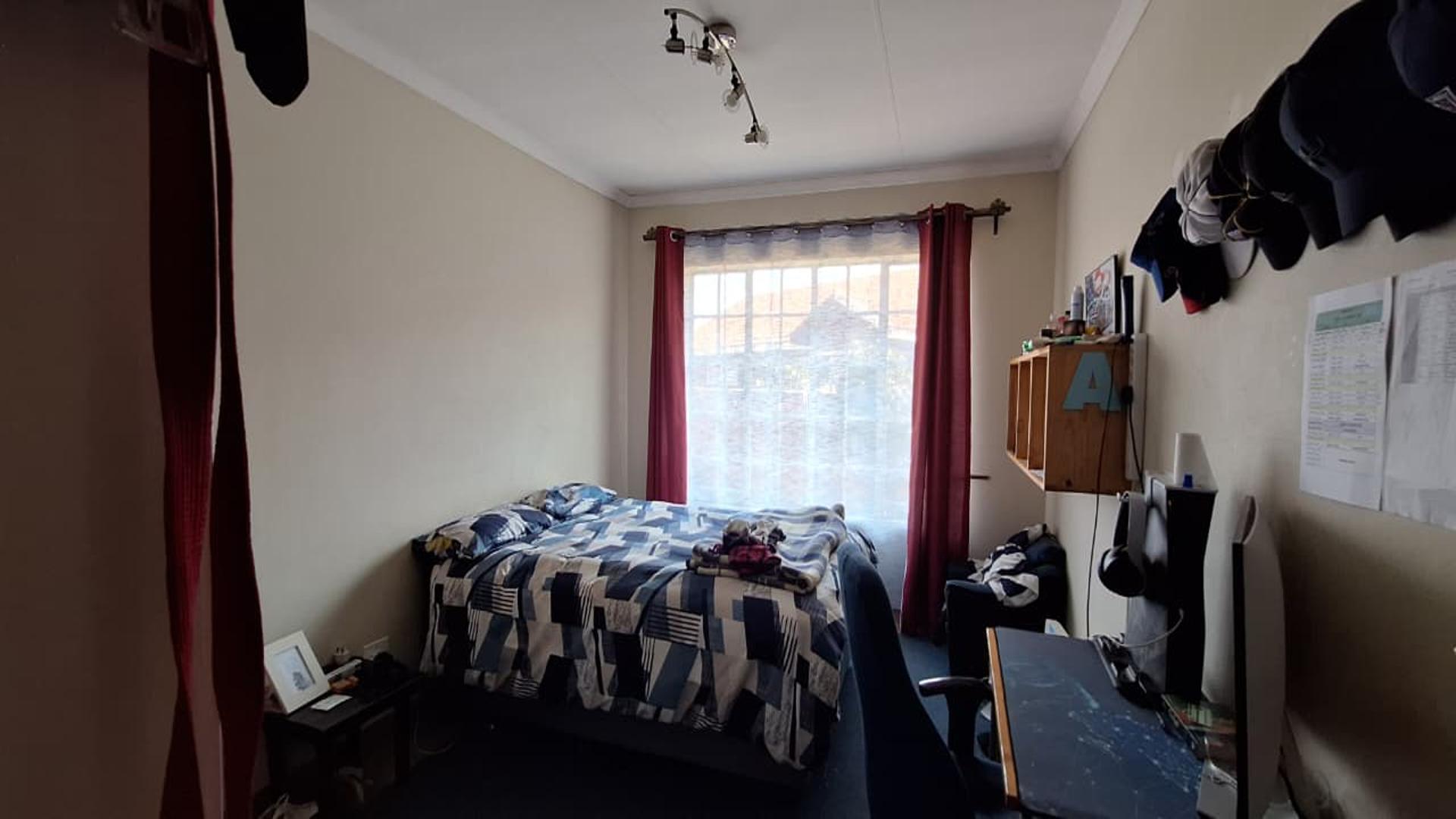 Bed Room 2 - 15 square meters of property in Riversdale
