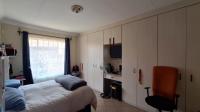 Main Bedroom - 25 square meters of property in Riversdale