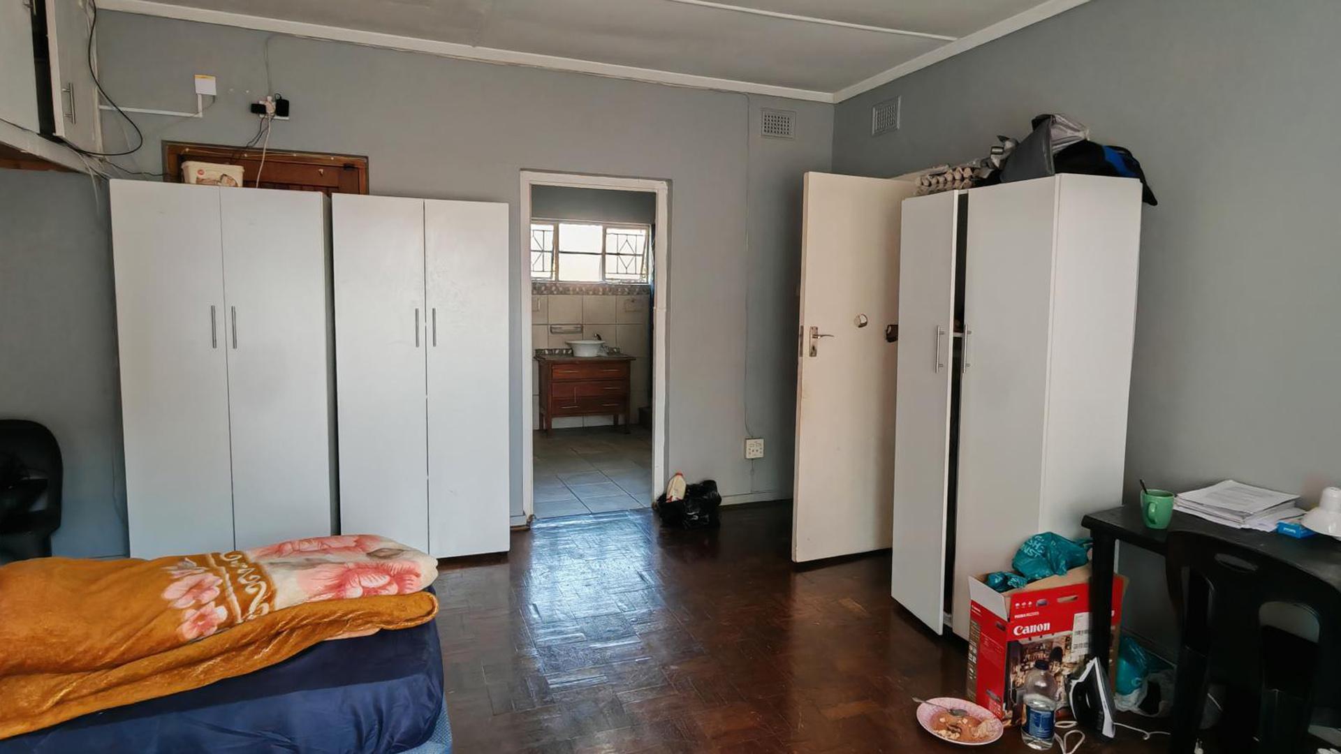 Main Bedroom of property in Scottsville PMB