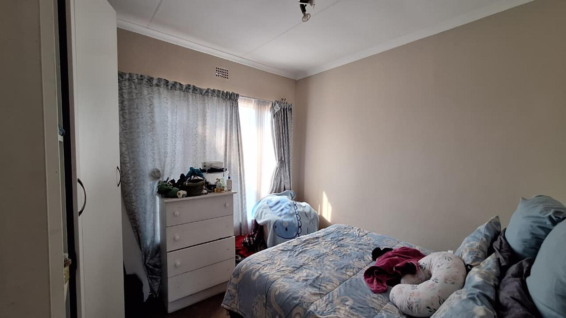 Bed Room 1 - 13 square meters of property in Rand Collieries Sh