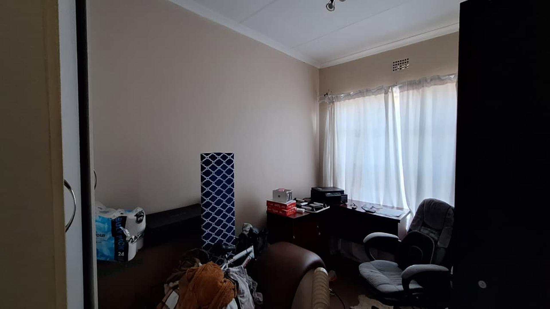 Bed Room 2 - 11 square meters of property in Rand Collieries Sh