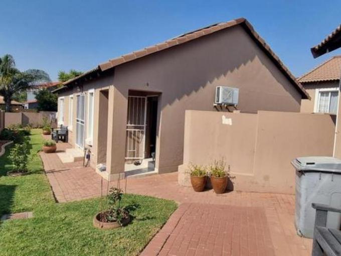 3 Bedroom Simplex for Sale For Sale in Thatchfield - MR718467