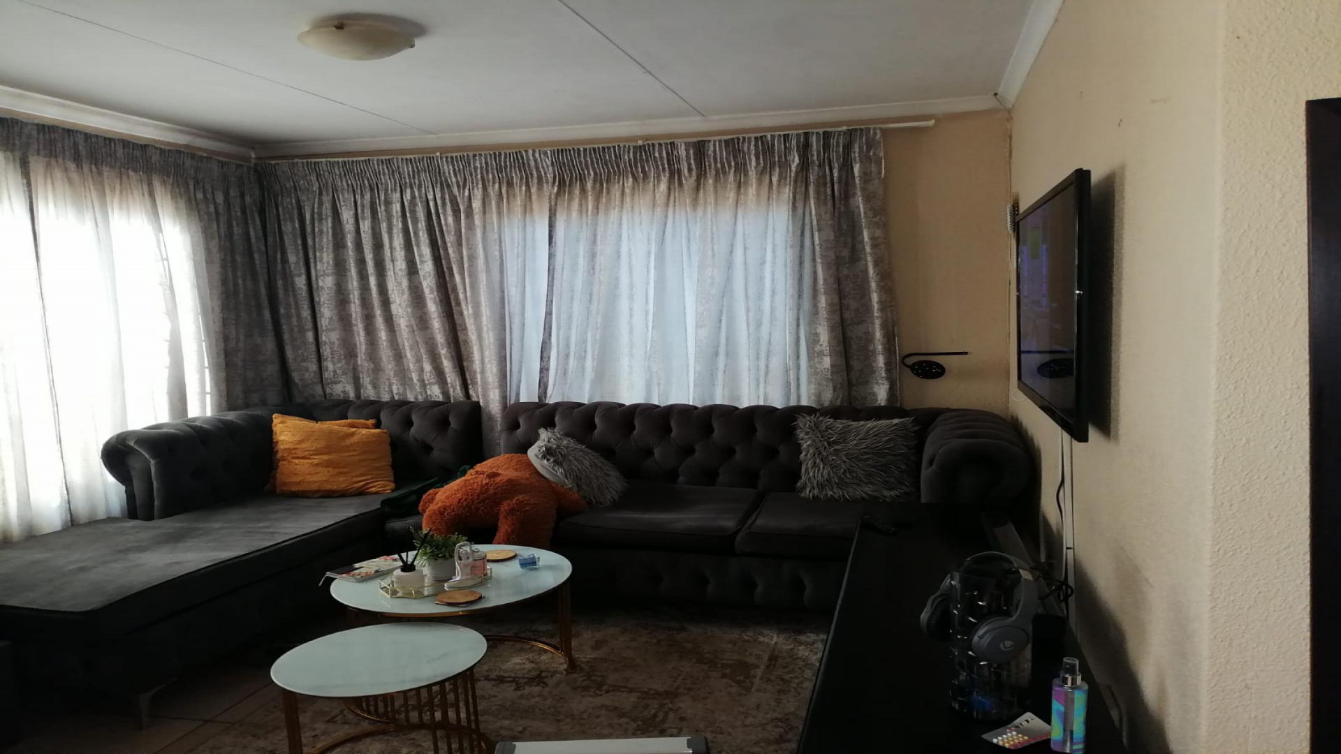 Lounges of property in Soshanguve East