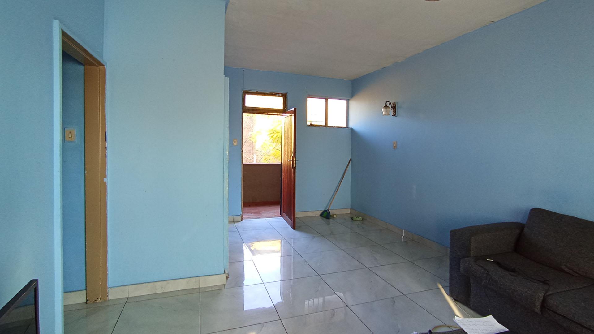 Lounges - 22 square meters of property in Proclamation Hill