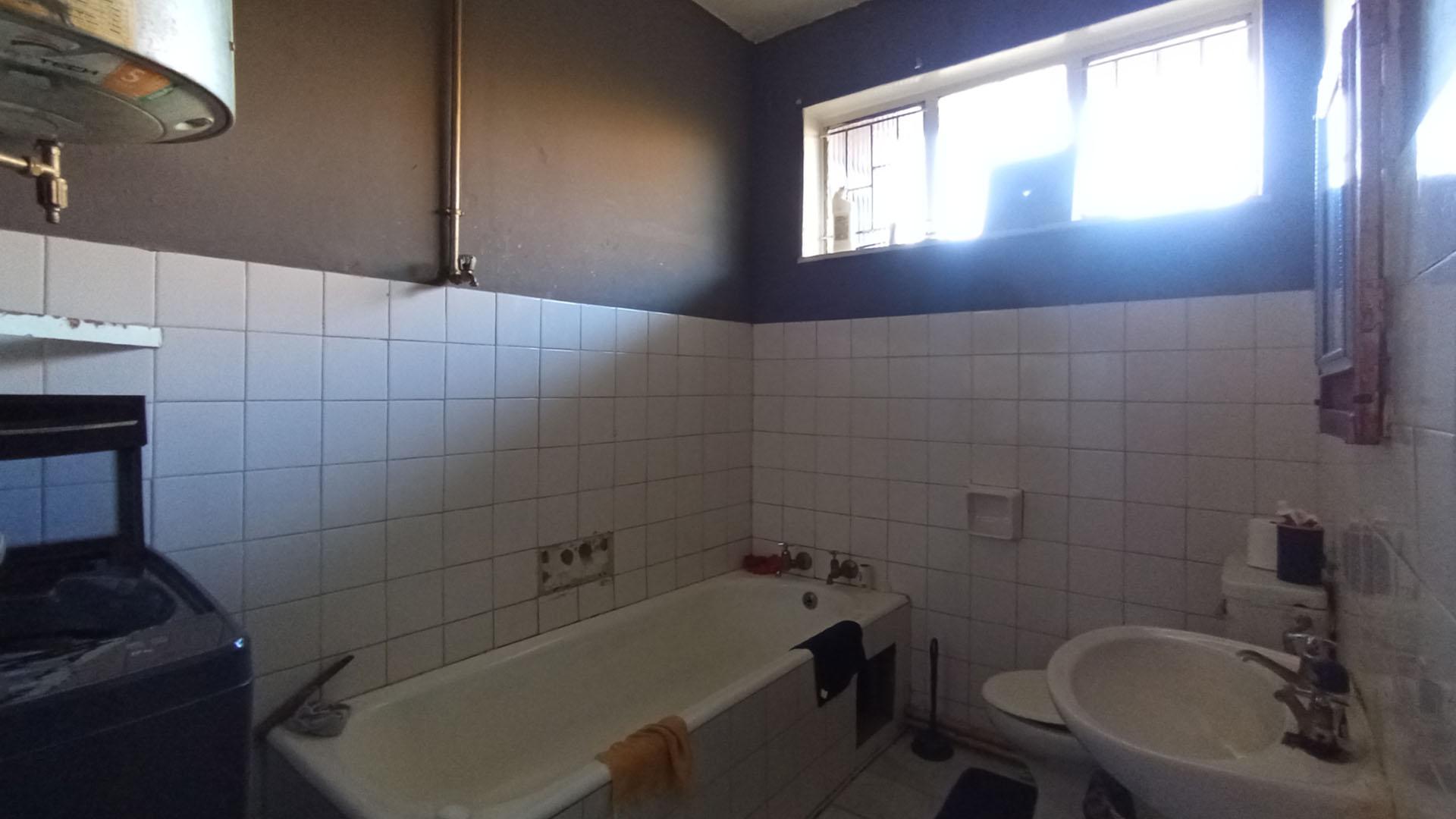 Bathroom 1 - 6 square meters of property in Proclamation Hill