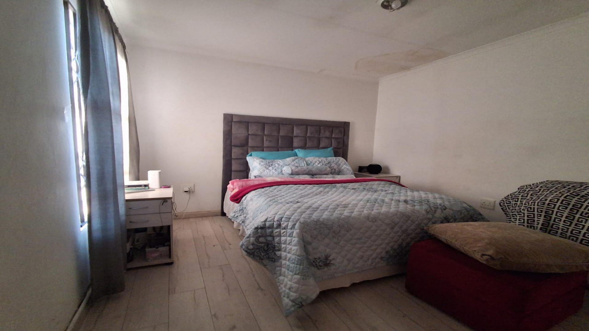 Bed Room 1 of property in Devland