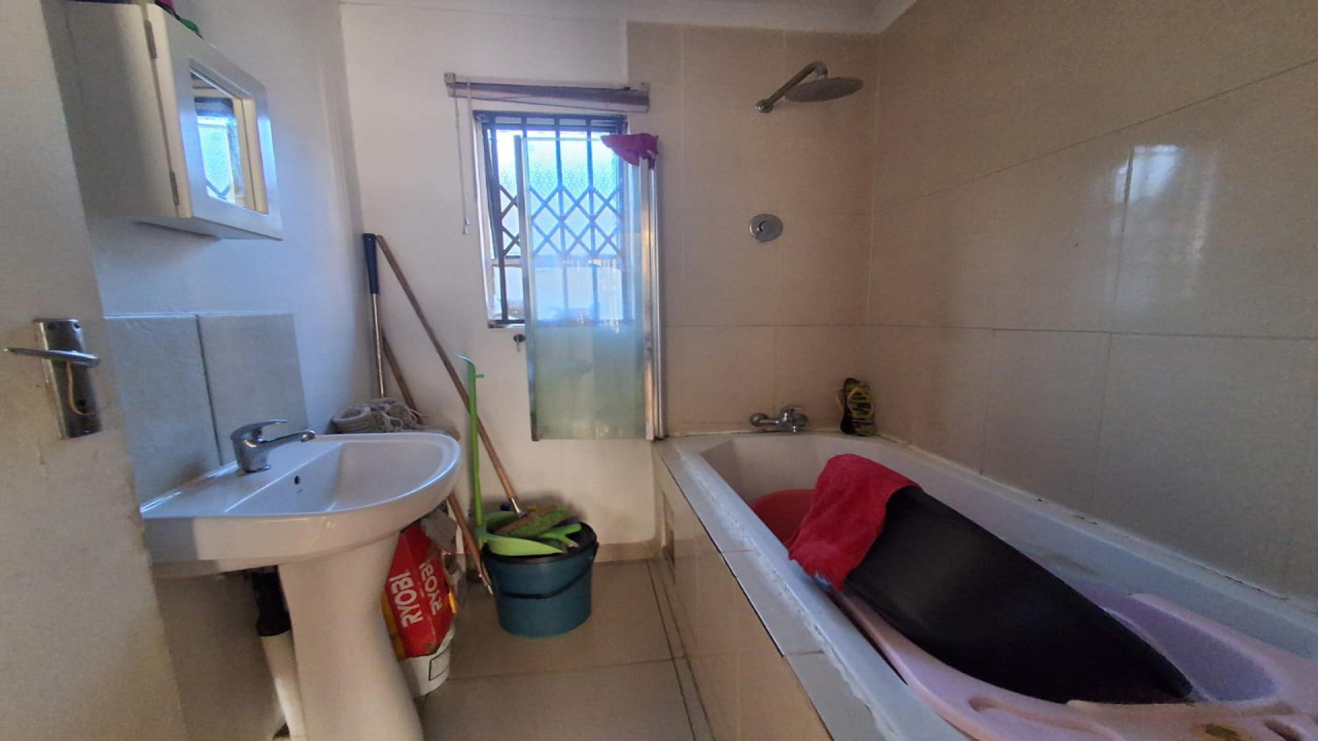 Bathroom 1 of property in Devland