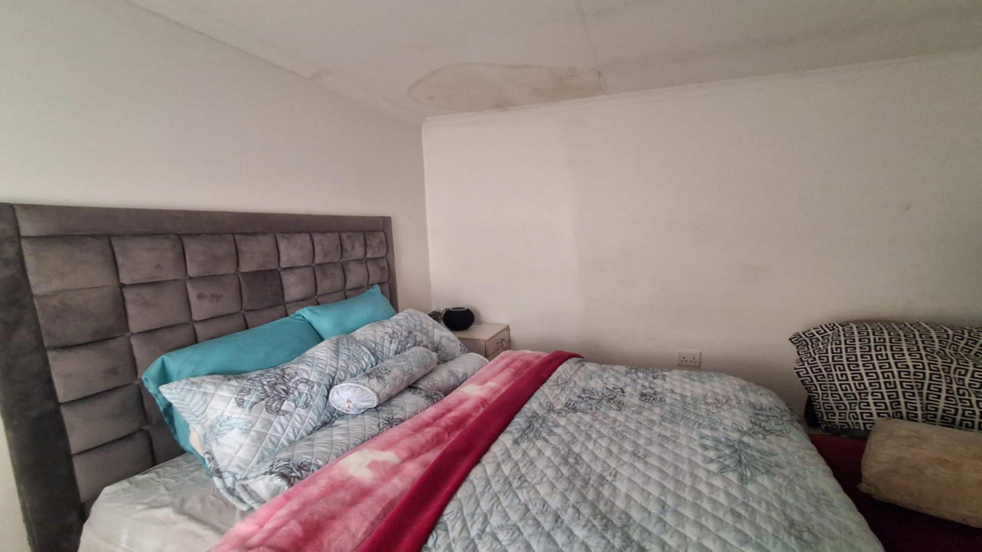 Bed Room 1 of property in Devland
