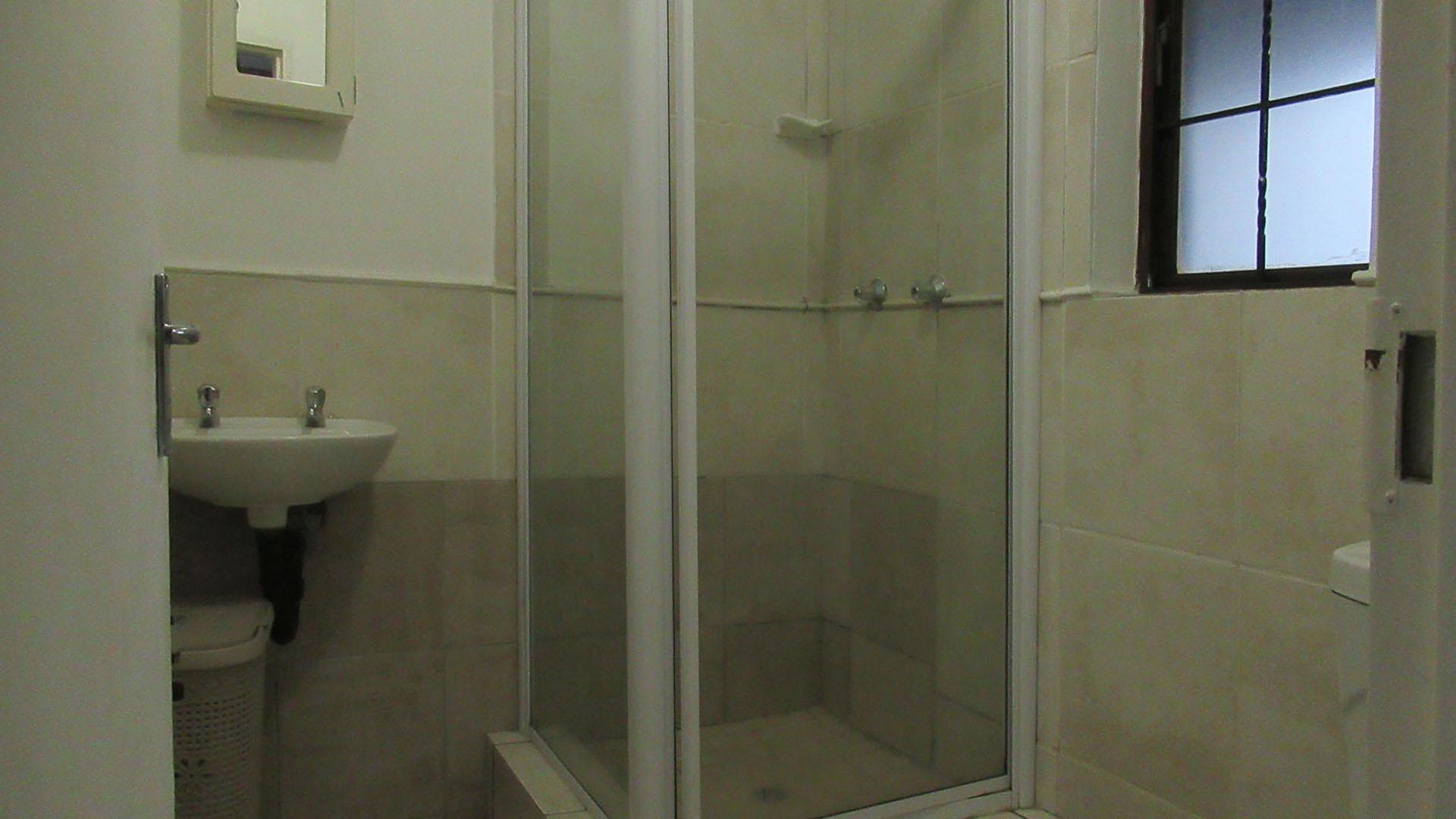 Bathroom 1 - 6 square meters of property in Rivonia