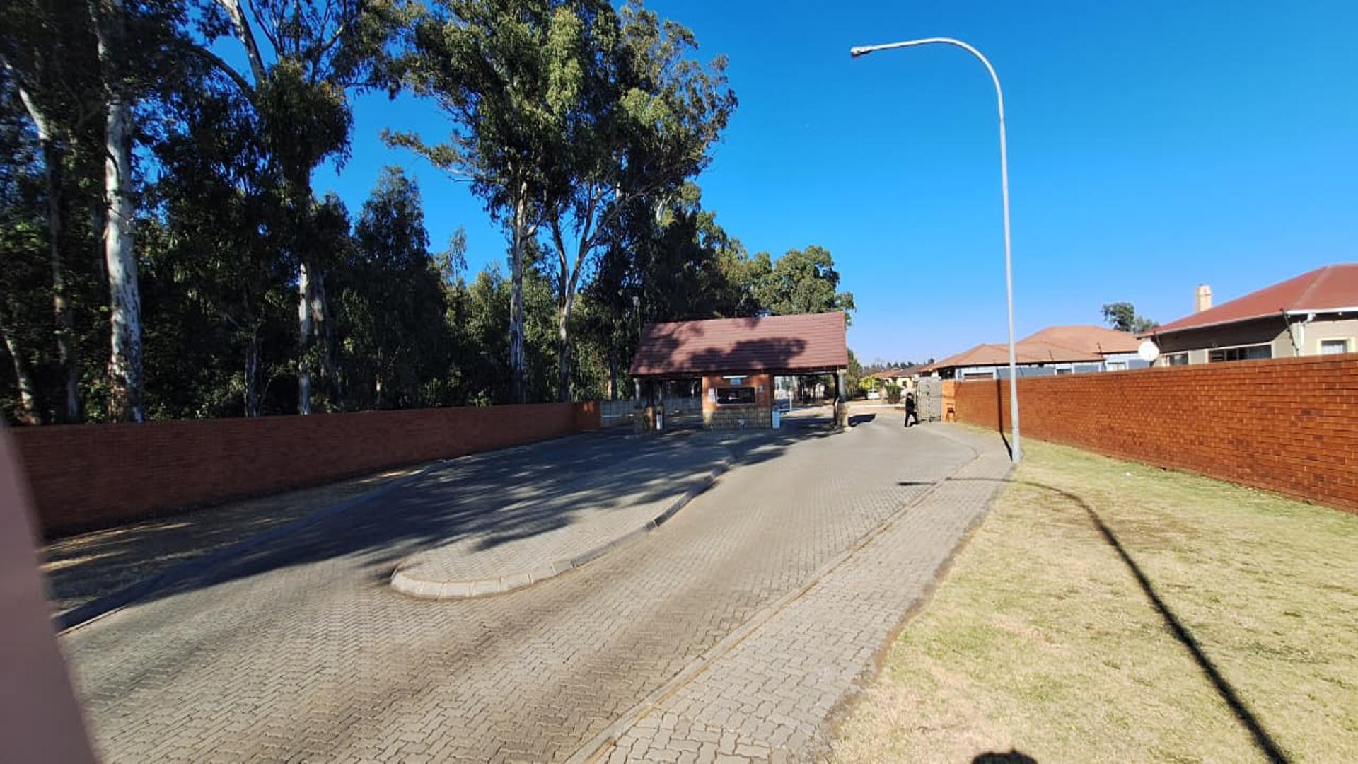 Front View of property in Strubenvale