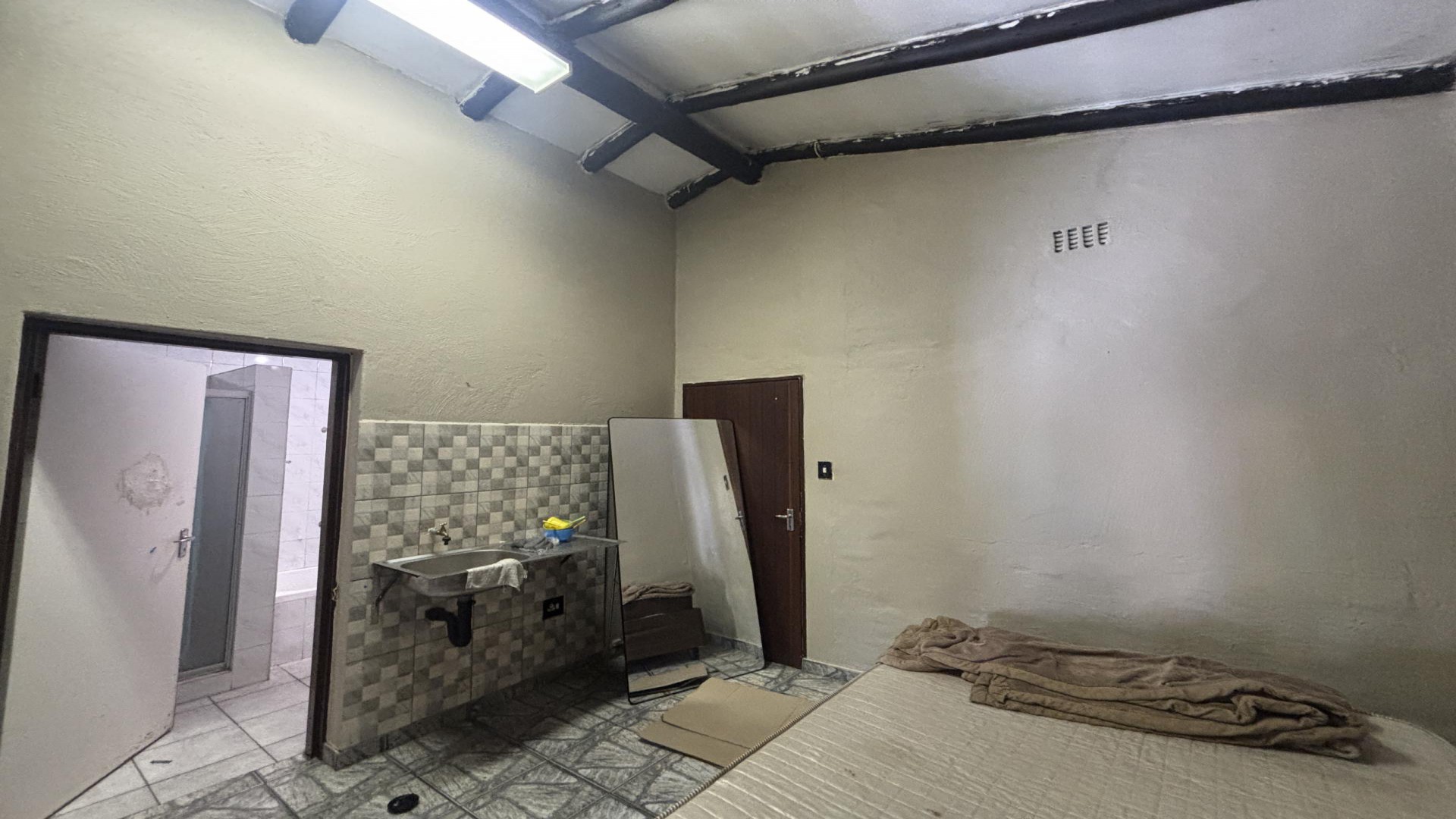 Flatlet of property in Lambton Gardens