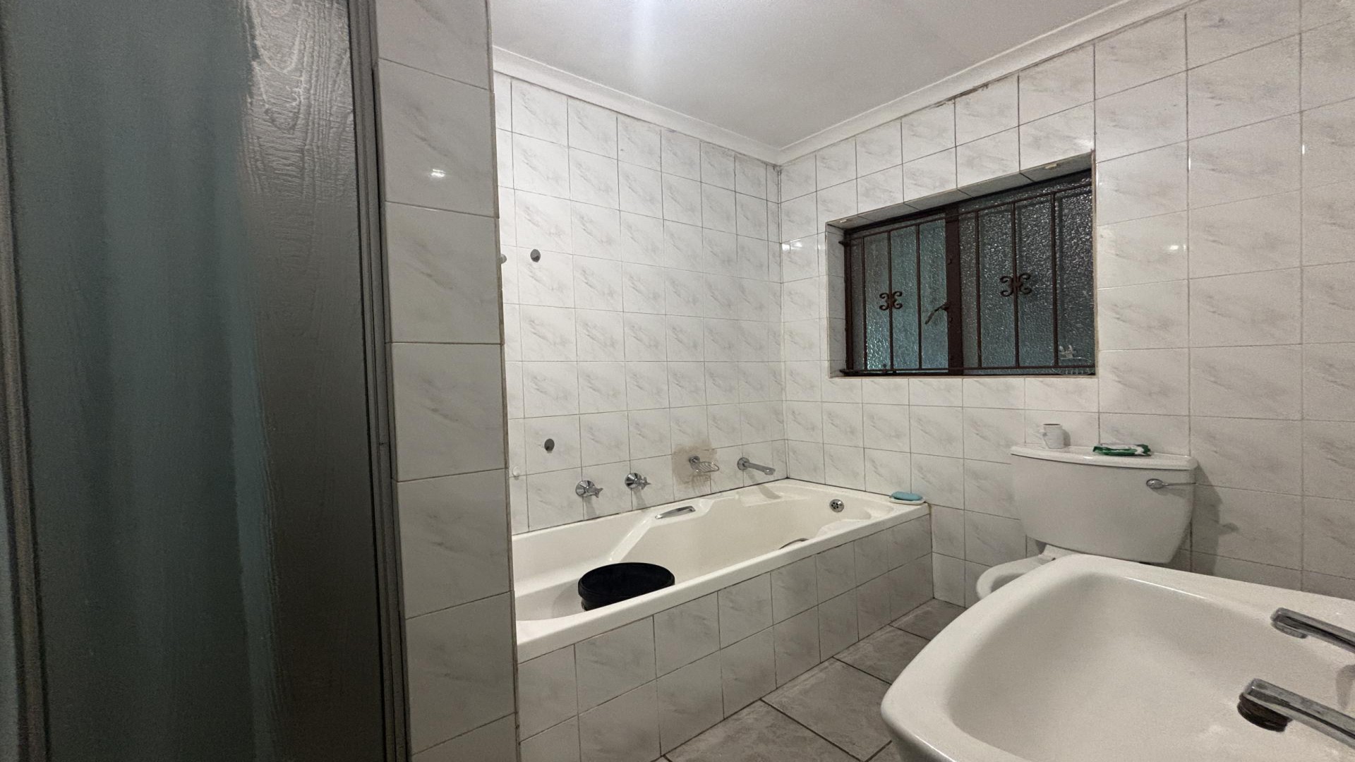 Bathroom 3+ of property in Lambton Gardens