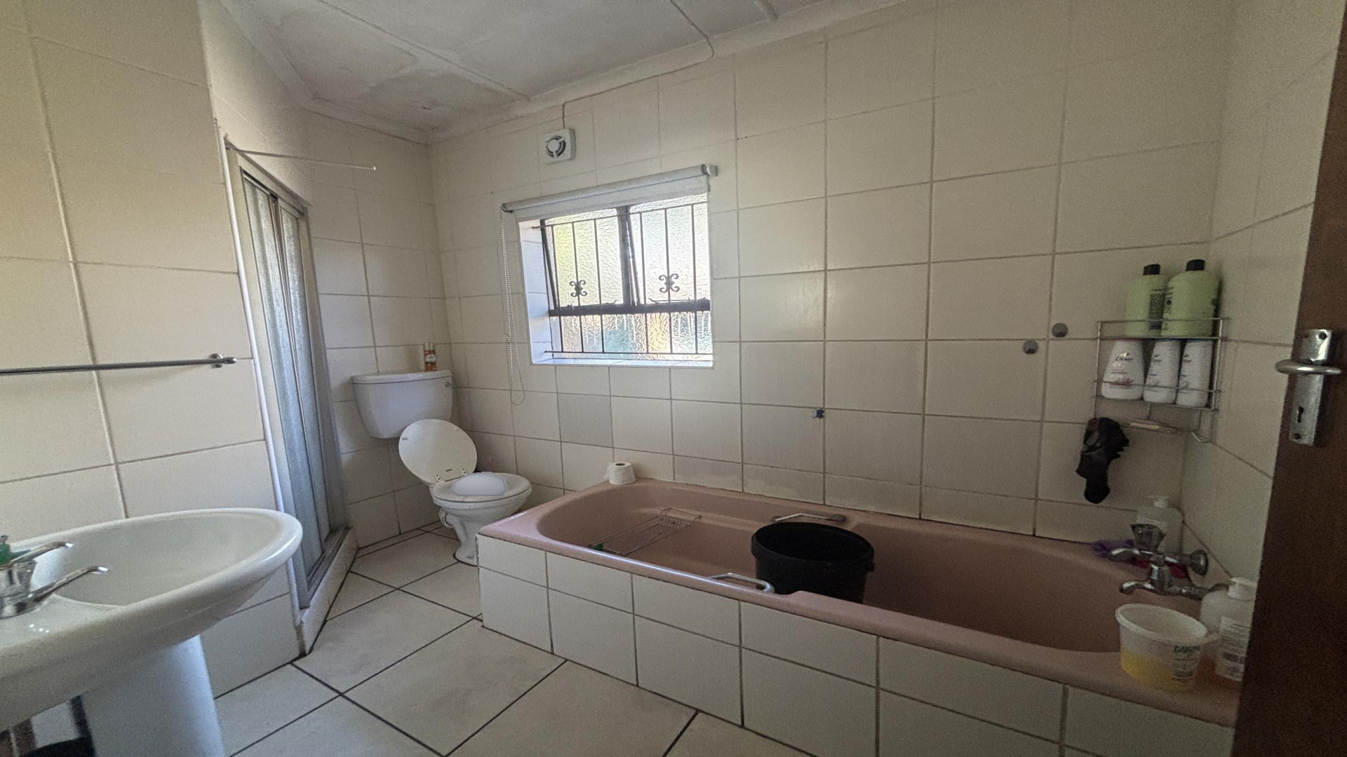 Bathroom 3+ of property in Lambton Gardens