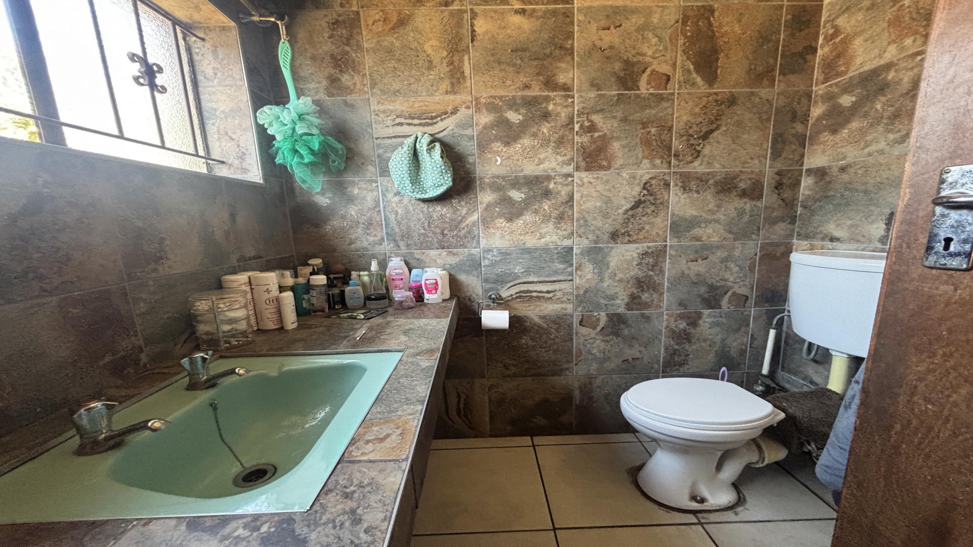Bathroom 2 of property in Lambton Gardens