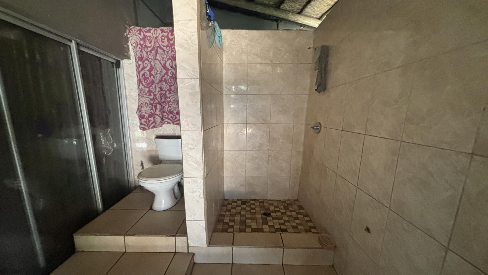 Bathroom 1 of property in Lambton Gardens