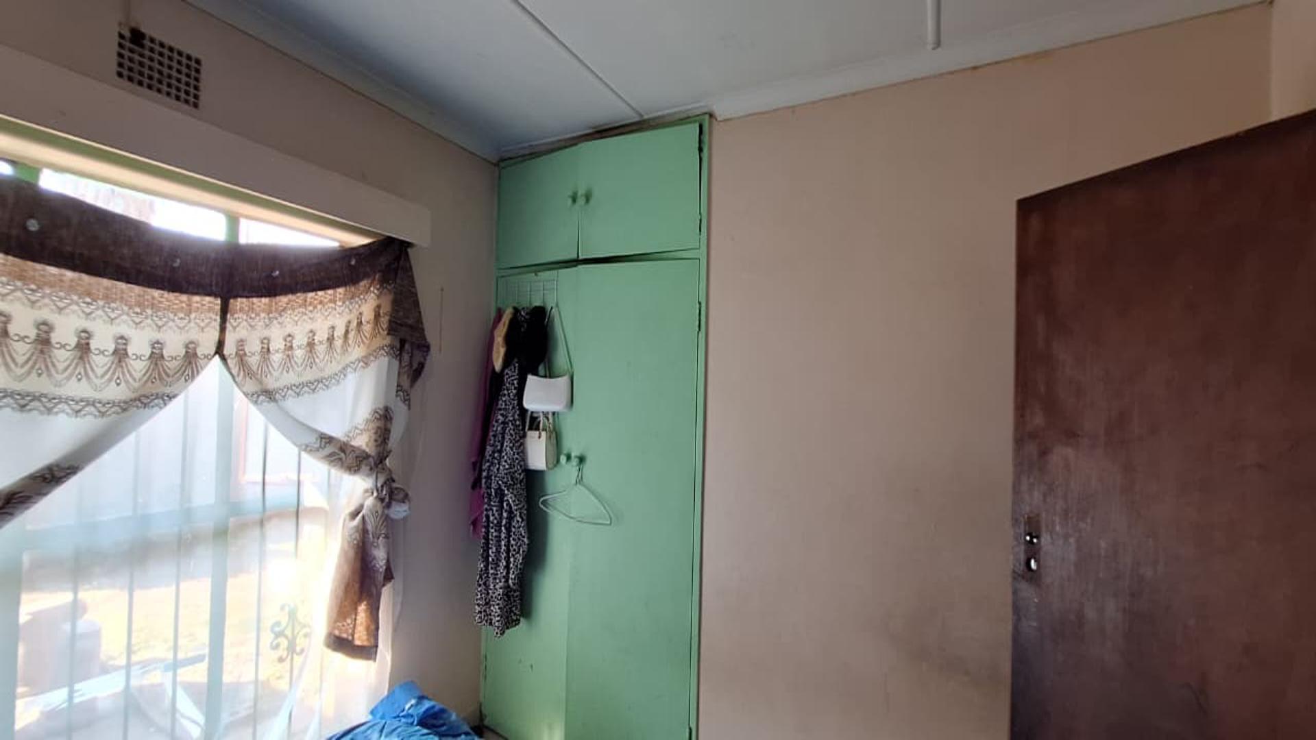Bed Room 2 - 12 square meters of property in Lambton Gardens