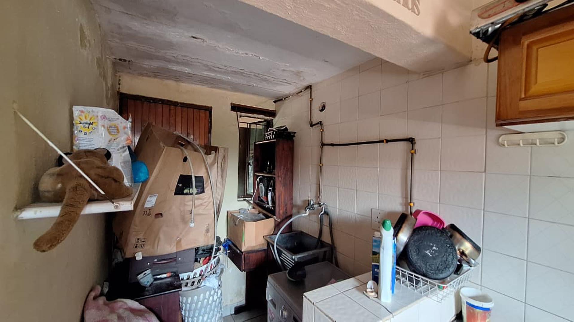 Scullery - 4 square meters of property in Lambton Gardens