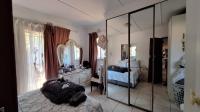 Main Bedroom - 18 square meters of property in Lambton Gardens